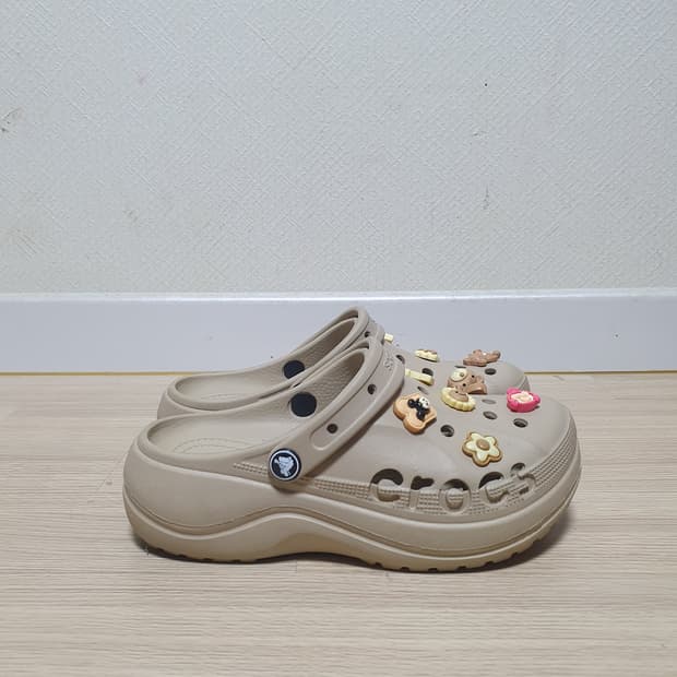 크록스 바야 플랫폼 클로그 240