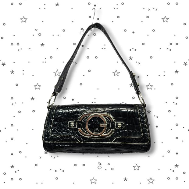 GUESS 게스 블랙 페이턴트 숄더백