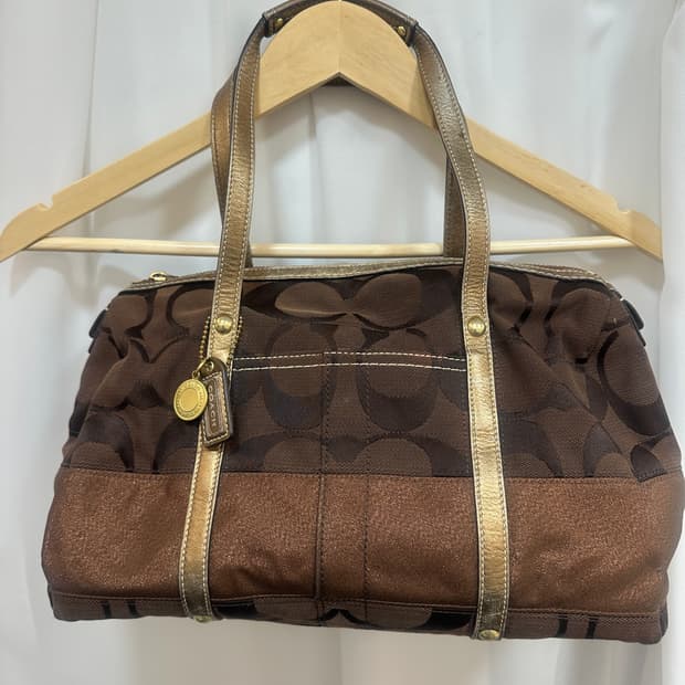 코치 시그니처 브라운 숄더백