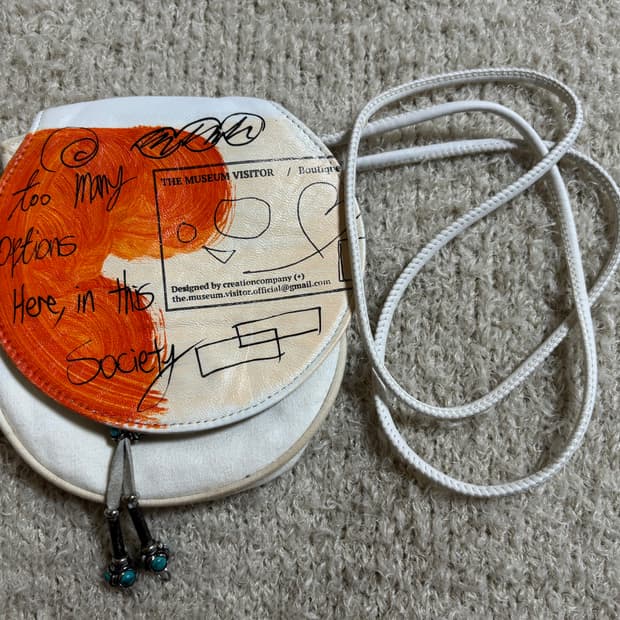 더뮤지엄비지터 미니백