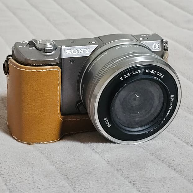 소니 A5100 미러리스 카메라