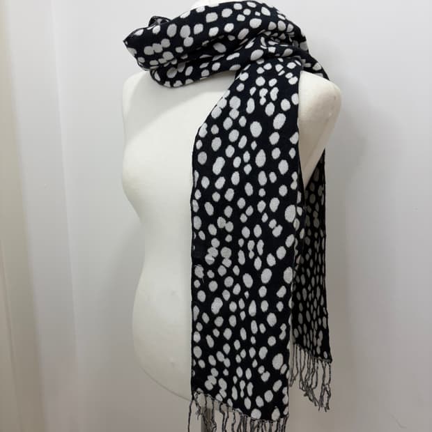 검흰 도트 땡땡이 머플러 목도리