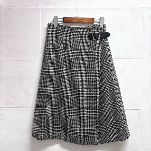 O'NEIL of DUBLIN 오닐 오브 더블린 가죽버클 울 미디 스커트