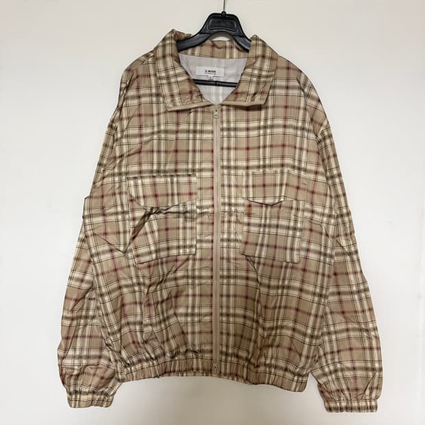 새상품 남자 체크 바람막이 (베이지)