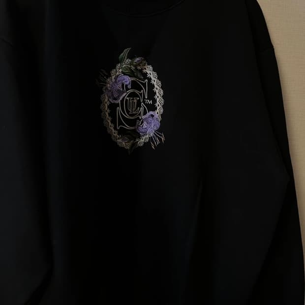 스컬프터 자수 기모 블랙 맨투맨