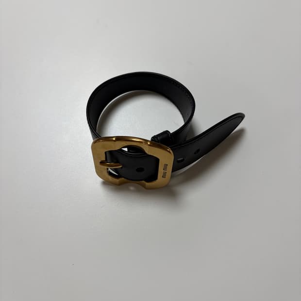 miu miu 쇼피스 브레이슬릿 버클 팔찌 블랙
