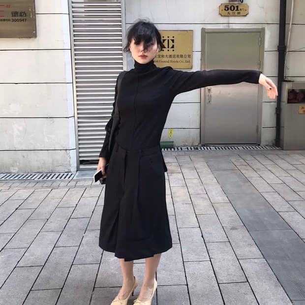 에옹쓰 터틀넥 탑 (navy)