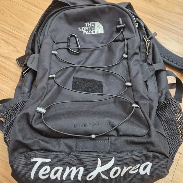 노스페이스 보레알리스 팀코리아 백팩입니다. 전체적으로 사용감은 있지만, 