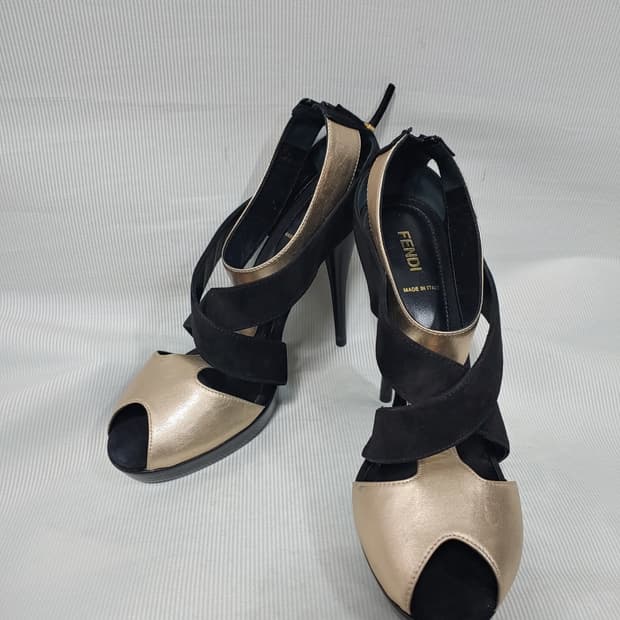 펜디 블랙/골드 오픈토 하이힐 샌들 EU40