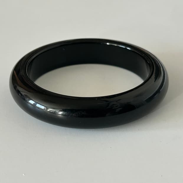 블랙 볼드 아크릴 뱅글