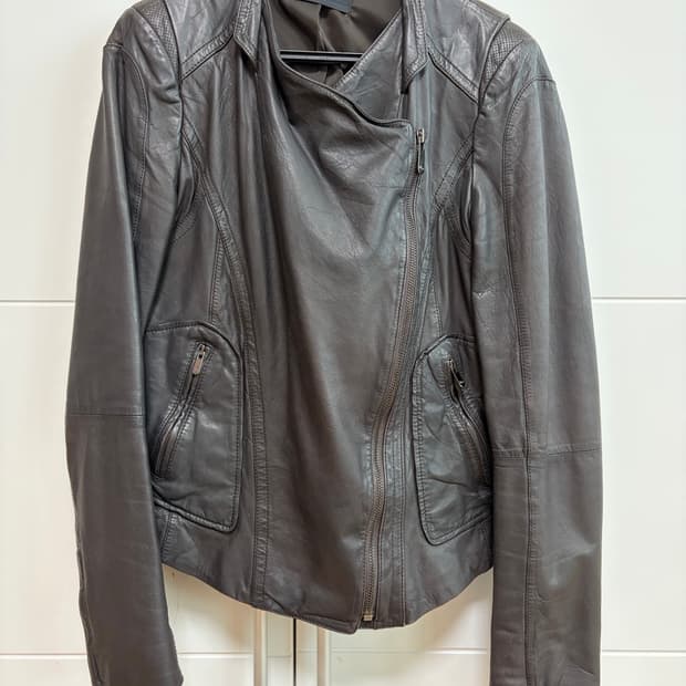 (W) Vintage leather jacket