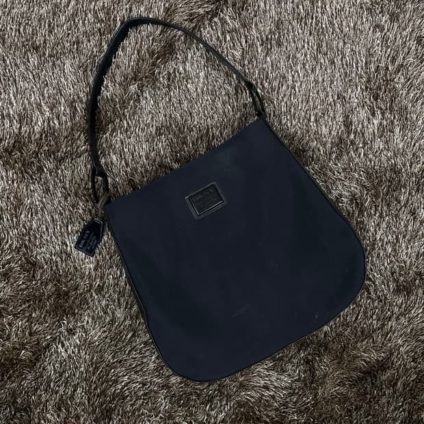 DKNY 블랙 나일론 숄더백