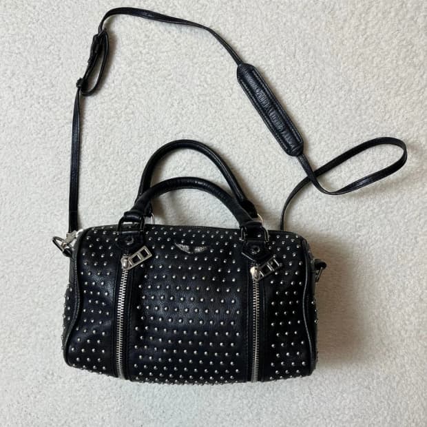 자딕앤볼테르 Y2K 그레인 가죽 스터드 써니 숄더백 A1673