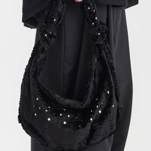 The world is your oyster 스터드 퍼 백 