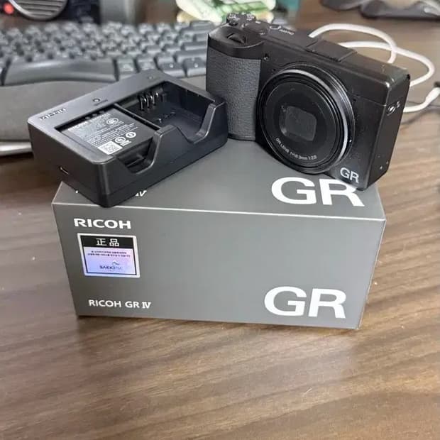 리코 GR4 카메라 ,플래시, 충전기