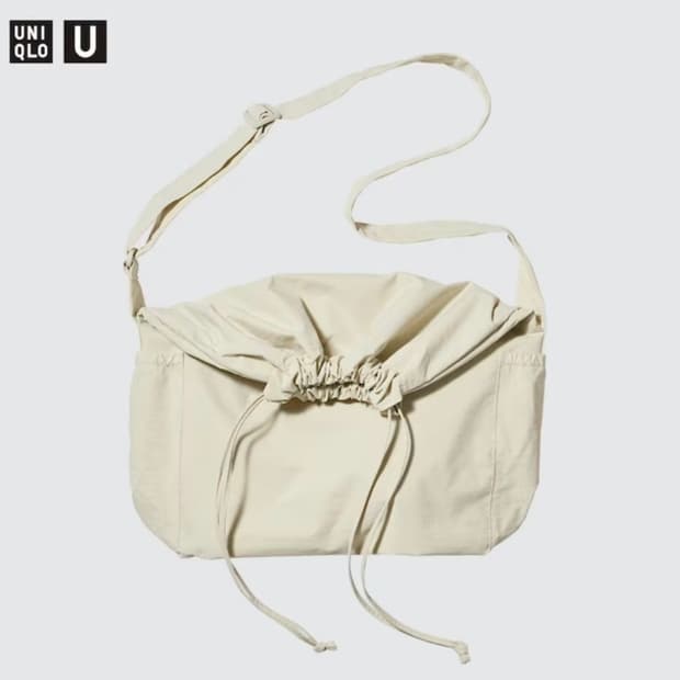 유니클로 드로우 스트링 백 아이보리