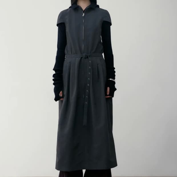 로우클래식 나일론 하이넥 원피스 차콜