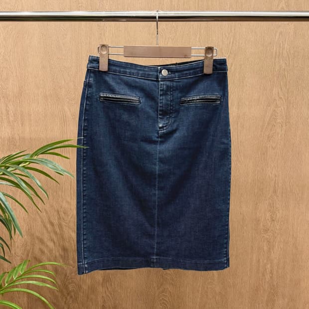 클럽모나코 데님 미디 스커트 백 슬릿 레더 배색 포켓 디테일 H라인 진청