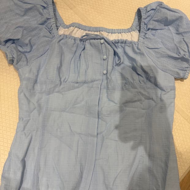 앤유 스카이 퍼프 블라우스