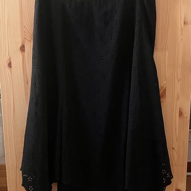 ATELIER CANBAS 빈티지 블랙 펀칭 미디스커트