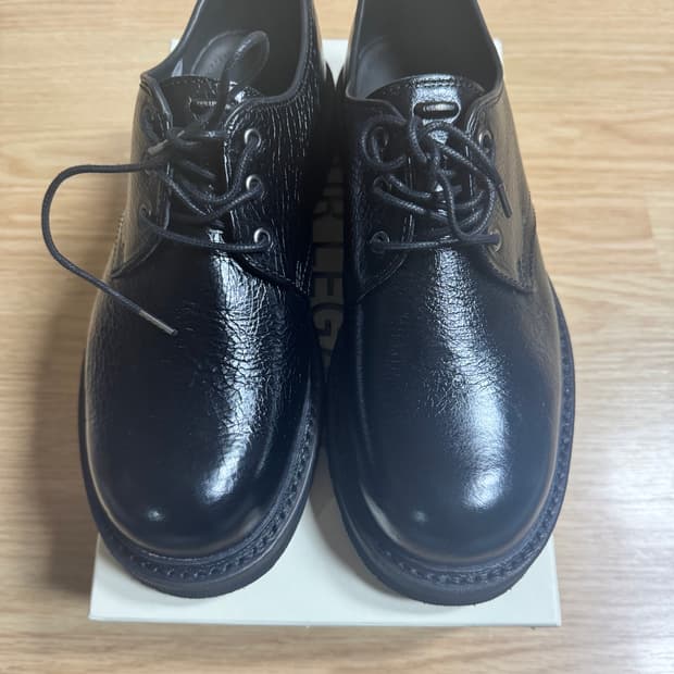 아워레가시 트램플러 슈 크랙 페이턴트 레더