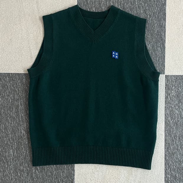 아더에러 시그니피건트 TRS 태그 니트 베스트 