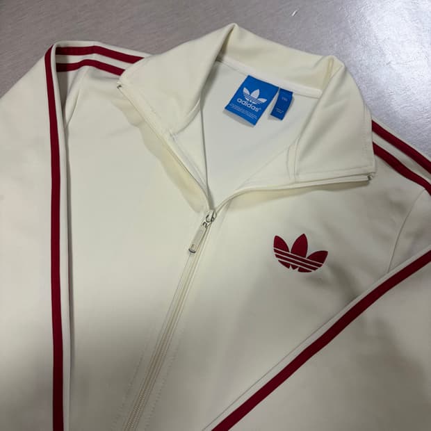 아디다스 파이어버드 흰빨 져지 트랙탑