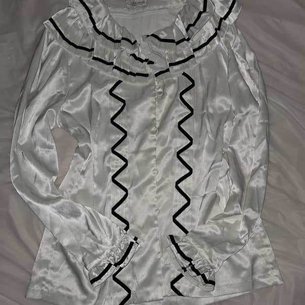 공겜여주 고스로리 레이스 블라우스