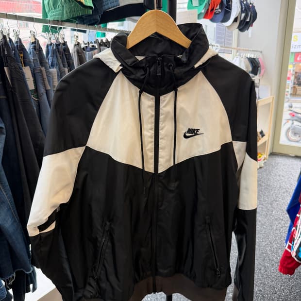 나이키 윈드러너 바람막이 M