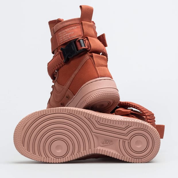 [새상품] 나이키 정품 SF 에어포스1 더스티피치 260mm