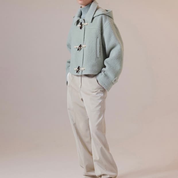 인사일런스 우먼 알파카 크롭 코트