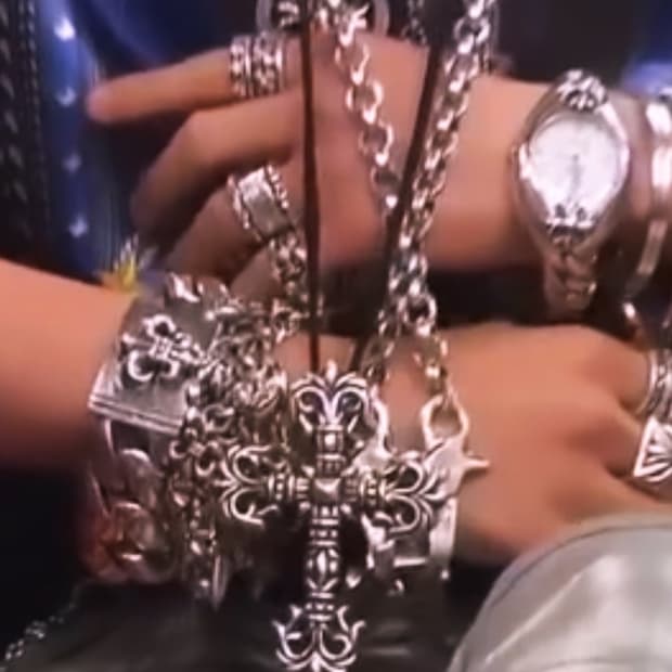 GD착용 크롬하츠 필리그리 XL 펜던트 볼로팁 목걸이