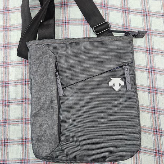 데상트 미니 크로스백 