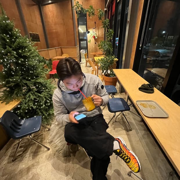 나이키 에어맥스 플러스 브라이트 세라믹 앤 투어 옐로우 260