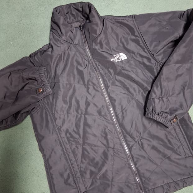 노스페이스 퀼팅자켓 블랙 90사이즈