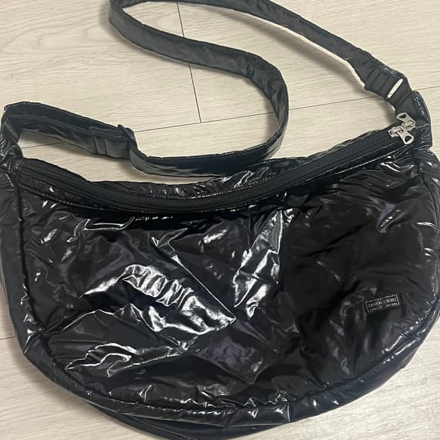 포터걸 Enamel Shoulder Bag