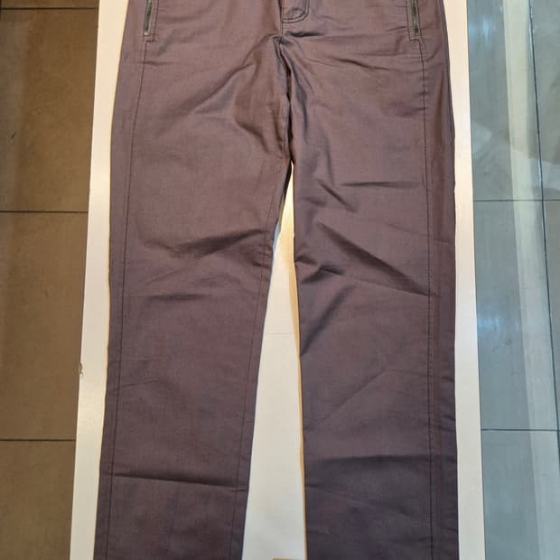 휴고보스 여성 바지 36 판매합니다
착용하지 않은 새것 같은 중고입니다
