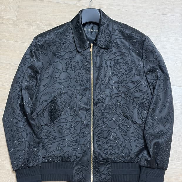 (BTS 정국 착용) 베르사체 라인스톤 바로크 봄버 자켓