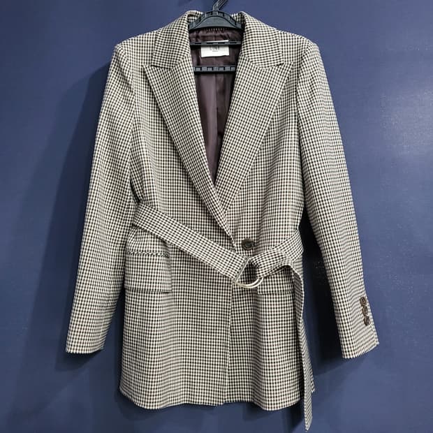 라인 어디션 벨티드 자켓