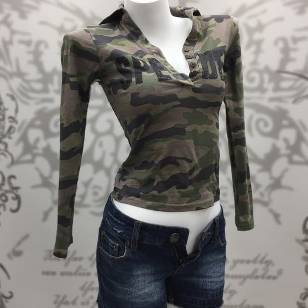 Y2K Camo patch details collar sleeves