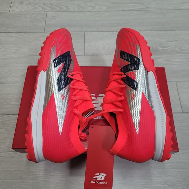 (260)뉴발란스 풋살화 퓨론 V8 팀(남성,2E)TF[대전직거래도가능]