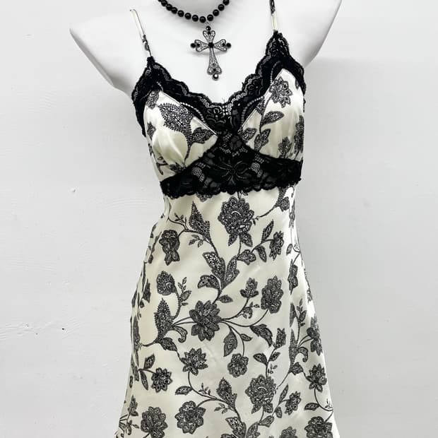 오리엔탈 새틴 레이스 슬립