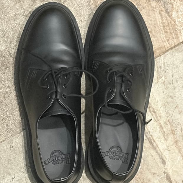 닥터마틴 AW009 3홀 올블랙 UK9 