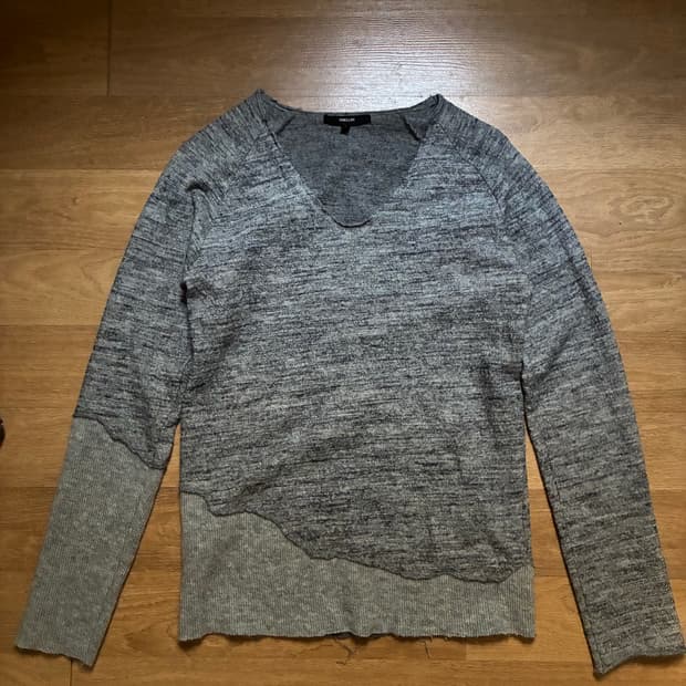 Shellac v neck distressed sleeve 46(M)