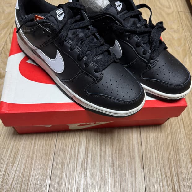 나이키 덩크 로우 레트로 블랙 화이트 265