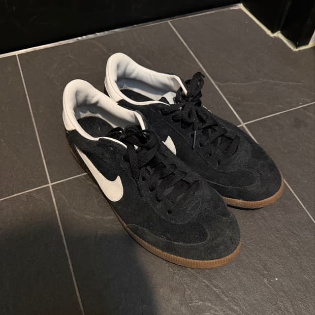 나이키 킬샷 2 레더 블랙 스웨이드 스니커즈로, 검솔(Gum sole)