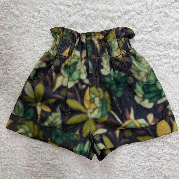 펜디(Fendi) 로마 플로럴 프린트 데님 하이웨이스트 쇼츠