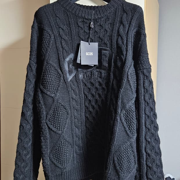 GCDS 니트 정품 신품 50만짜리