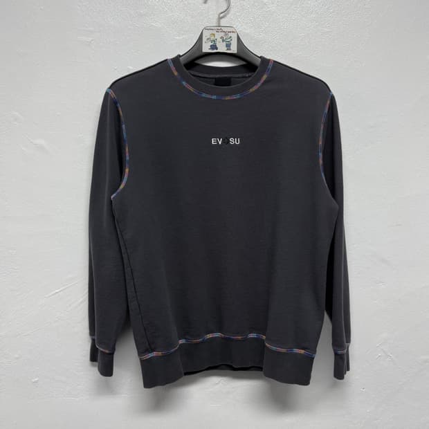 에비수 스웻셔츠