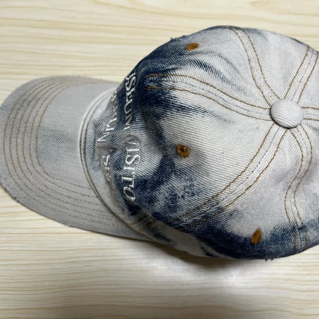 더뮤지엄비지터 모자